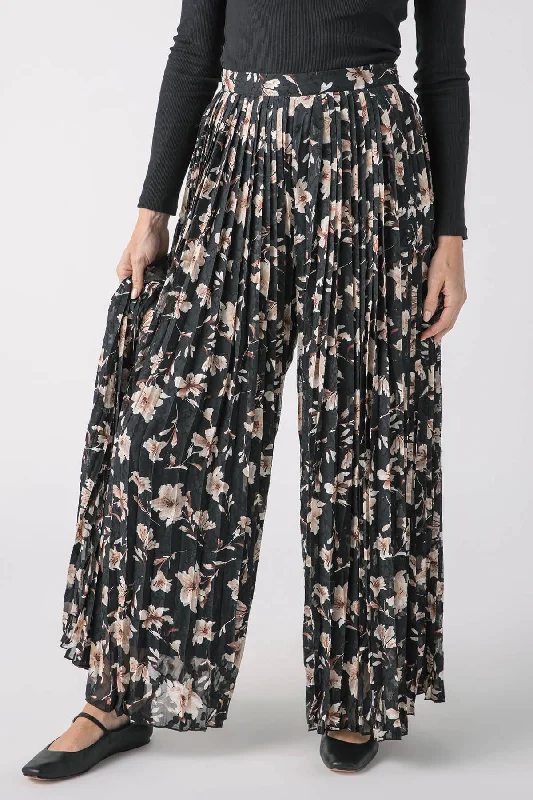 Distressed JeansBy Together Floral Pleated Pants