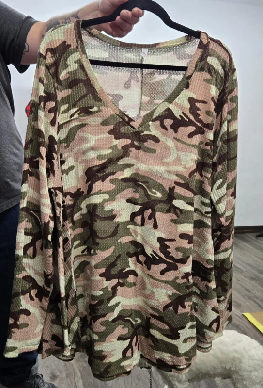 Thermal ShirtsPink Green Camo Waffle Weave V Neck Shirt Top