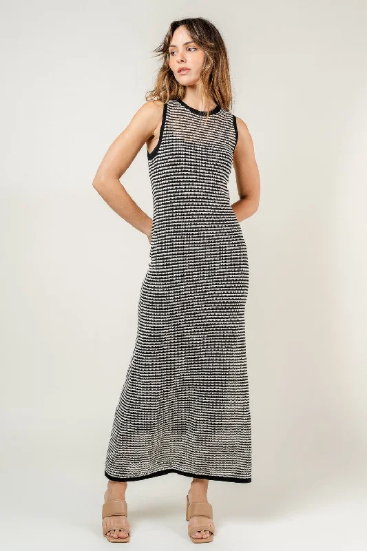 Running DressBlack Natural Sleeveless Round Neck Crochet Lined Maxi Dress